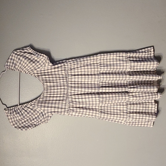 Hollister Dresses & Skirts - Hollister white plaid dress